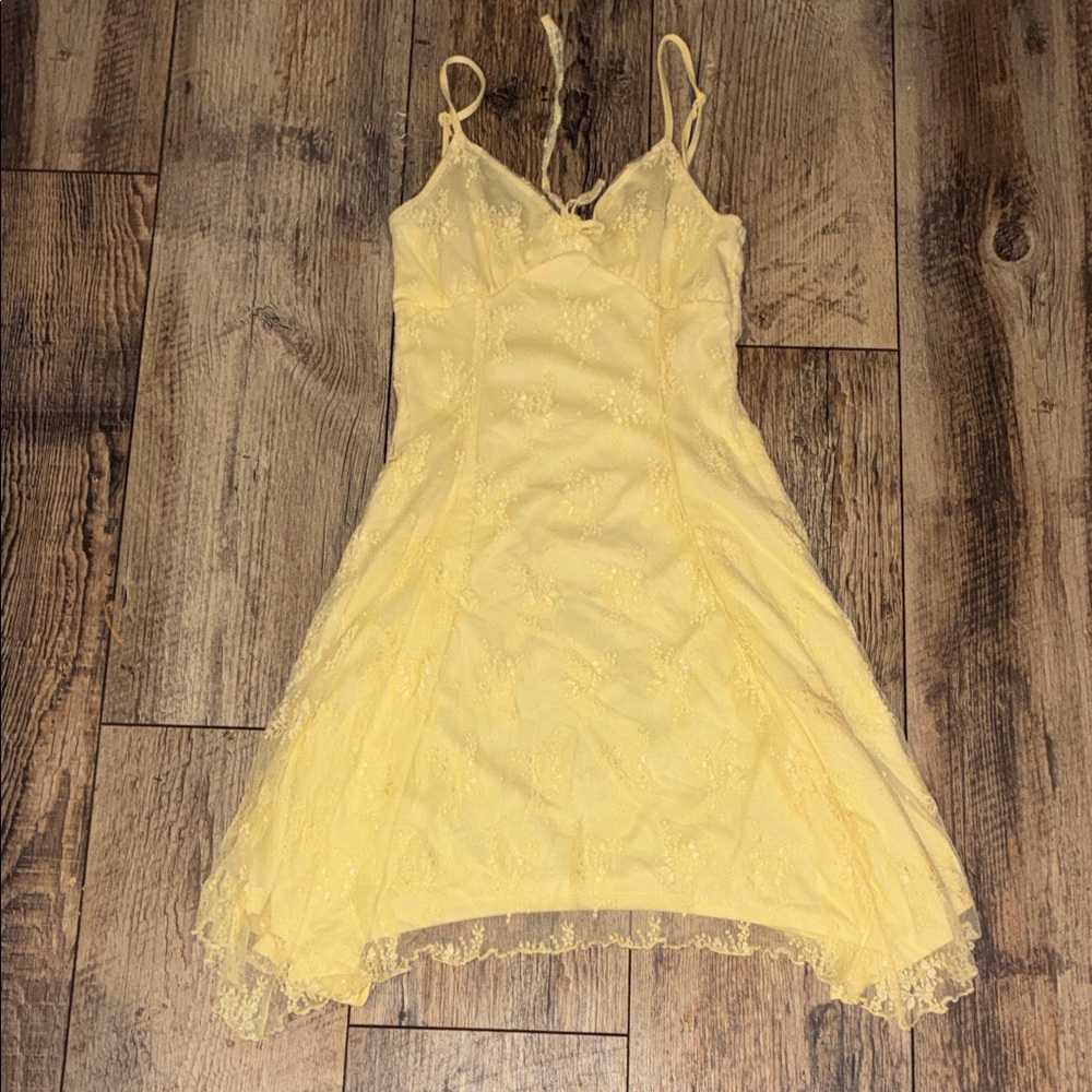 Elegant Yellow Lace Chemise